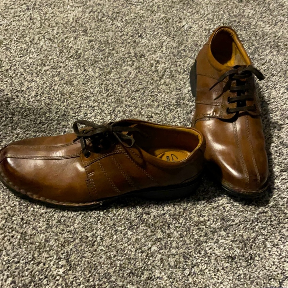 Men’s Brown Dress Shoes. Clarks Size 11.